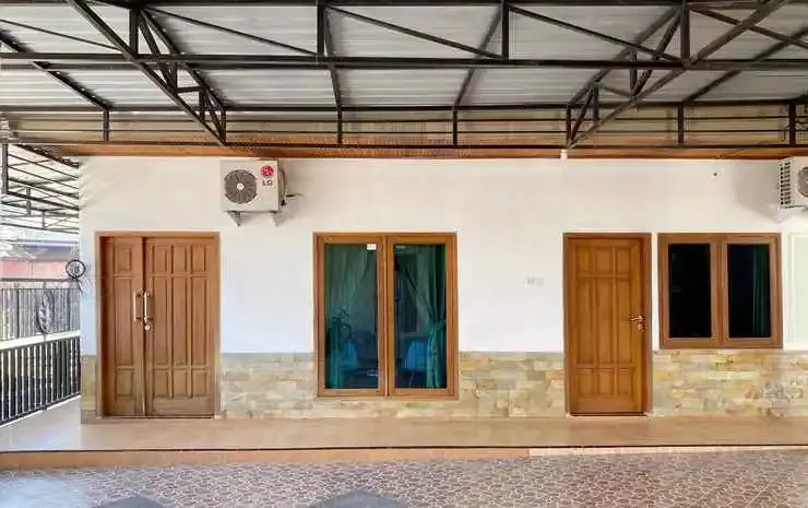 Adipura Guesthouse Syariah Mitra RedDoorz Near Terminal Nganjuk