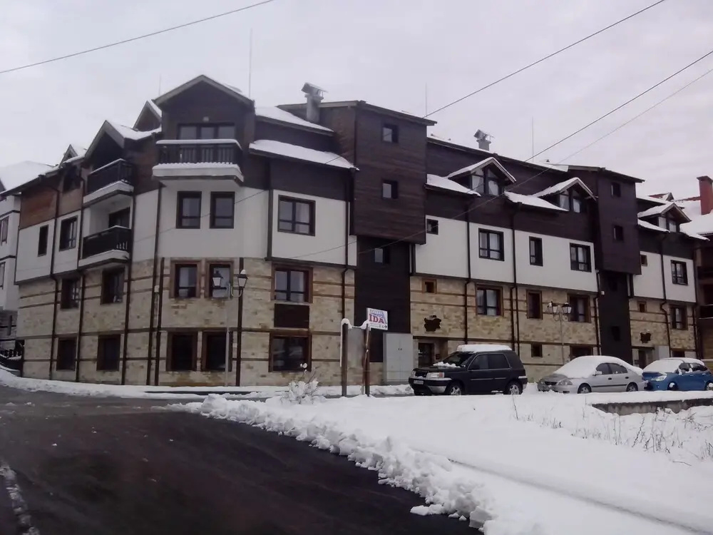 Gondola Apartments & Suites