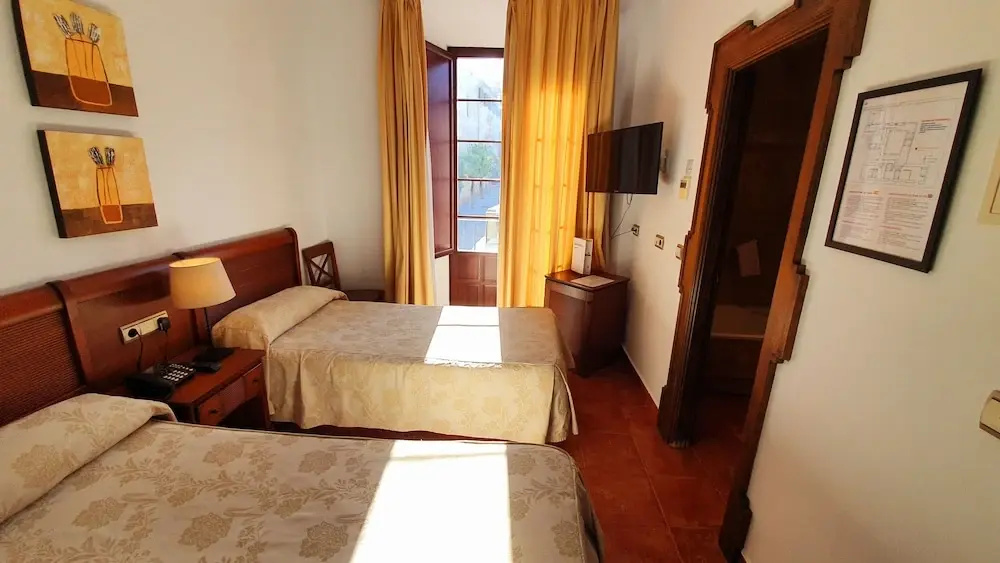 Standard Double room with city view (full double bed)