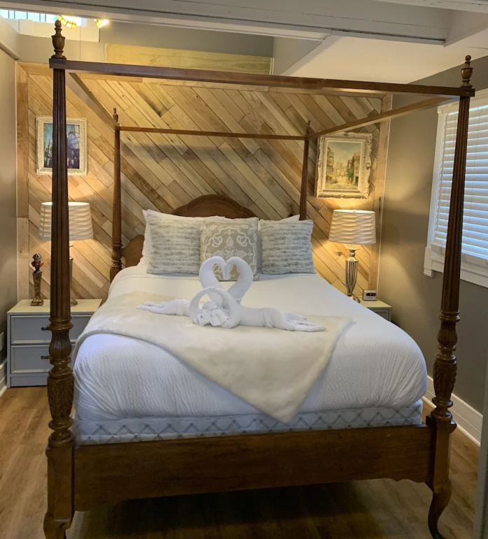 2 Bedrooms Deluxe Suite with courtyard view