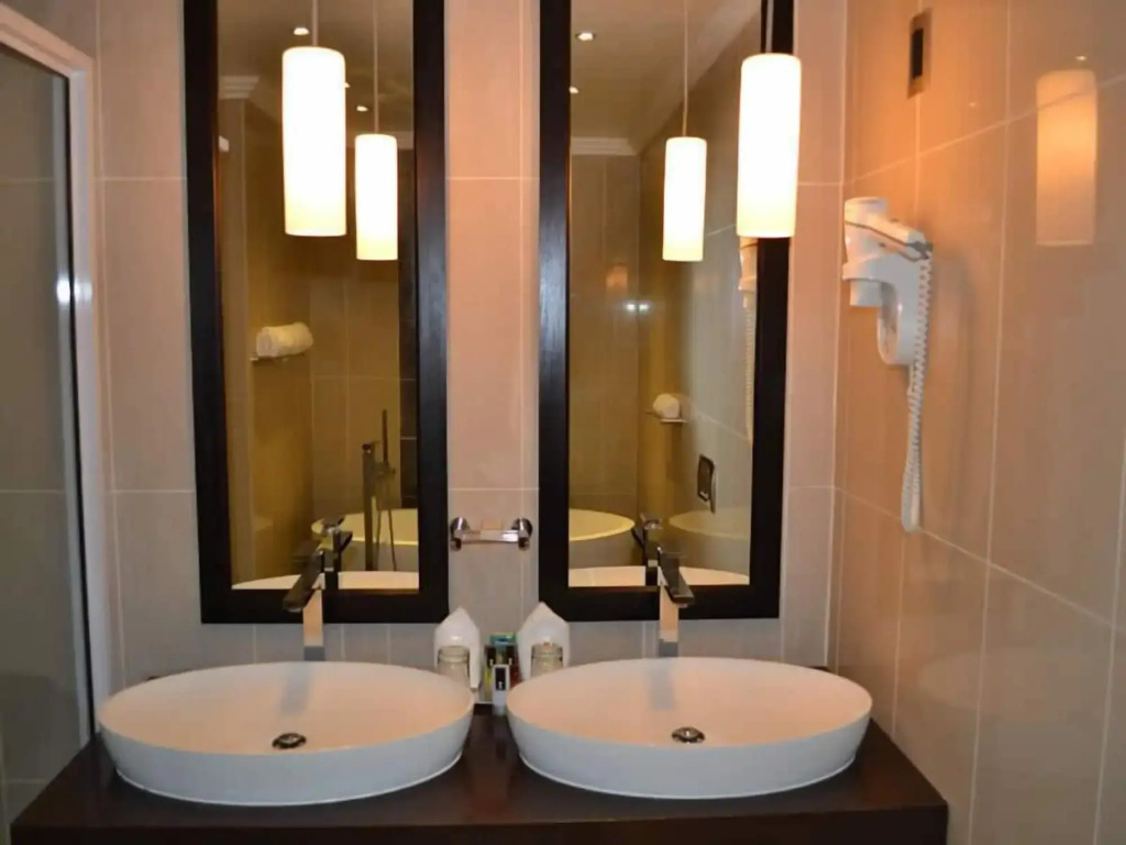 President Hotel & Conference Venue - фото 3