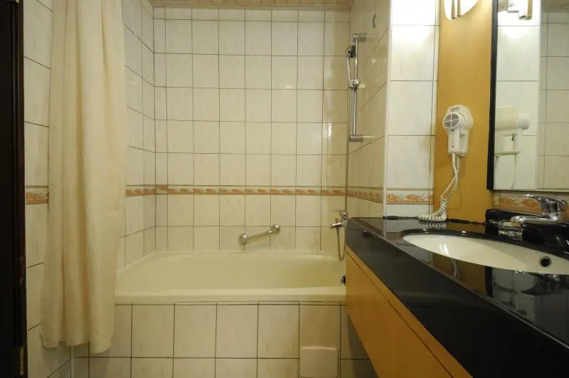 Quadruple Family Suite