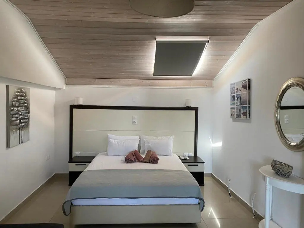 Deluxe Double room with sea view (full double bed)