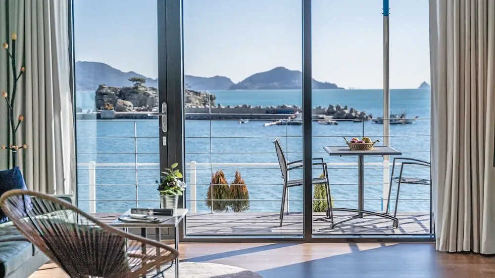 Beach & Waterfront