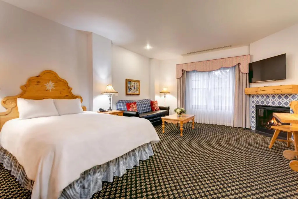 Grand Double room (full double bed)