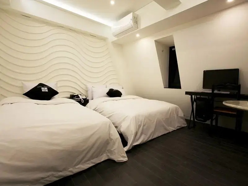 Double Suite (twin beds)