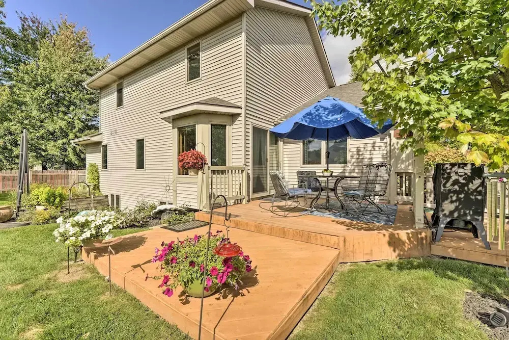 Spacious Fort Wayne Home w/ Yard + Gas Grill! — фото
