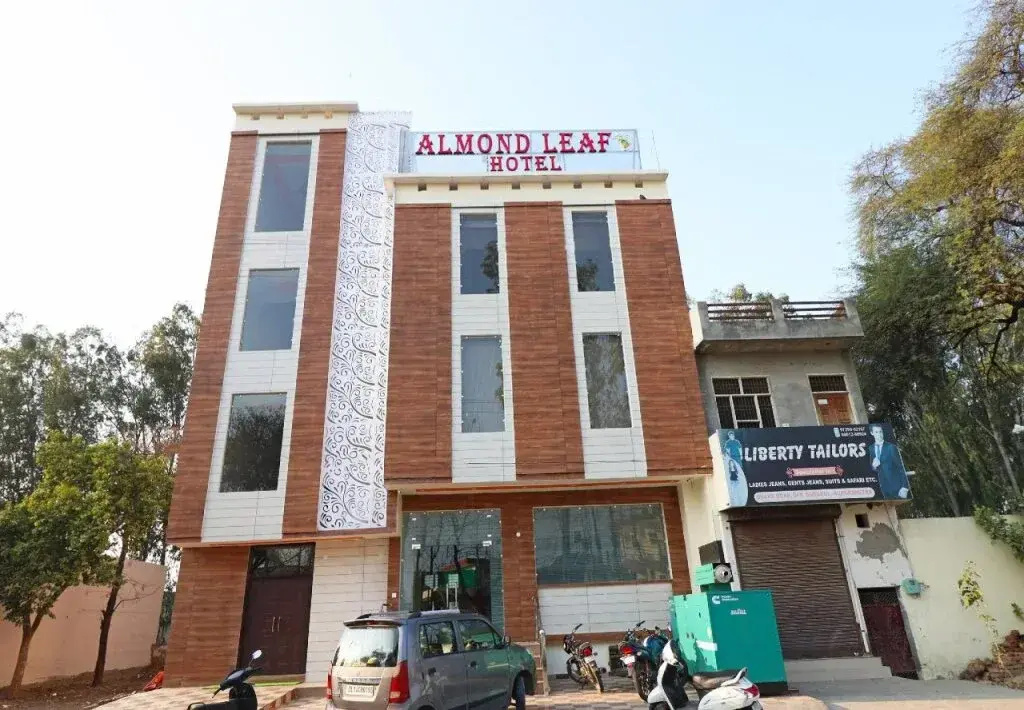 Hotel Almond Leaf By OYO Rooms