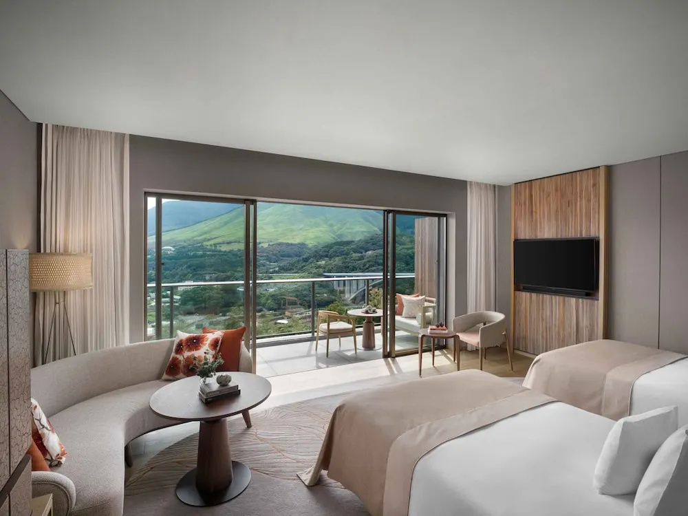Classic Quadruple room with balcony and with city view