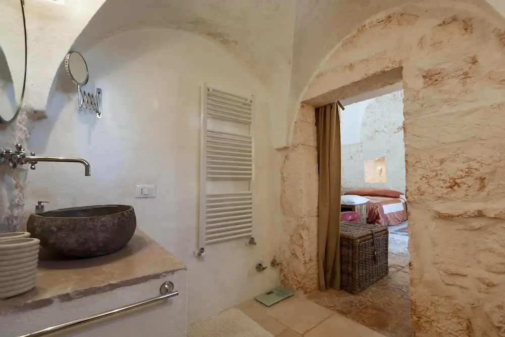 6 Bedrooms Villa