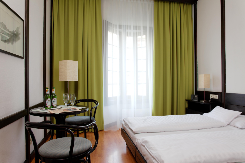 Hotel Central — 5
