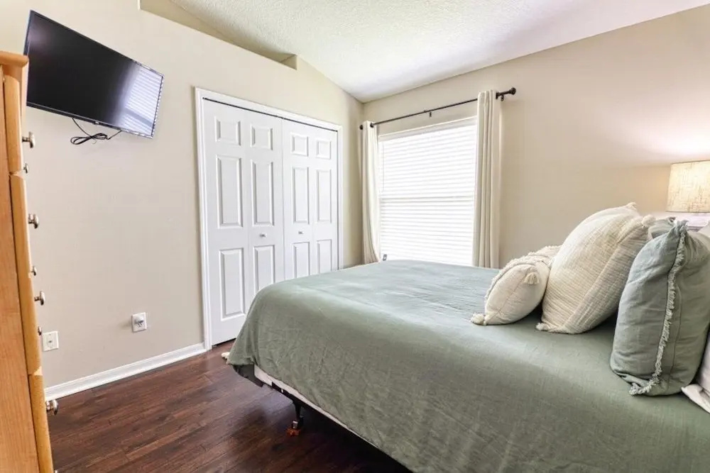 Maya's Charming Indian Creek Vacation Home 4 Bedroom Home by Redawning