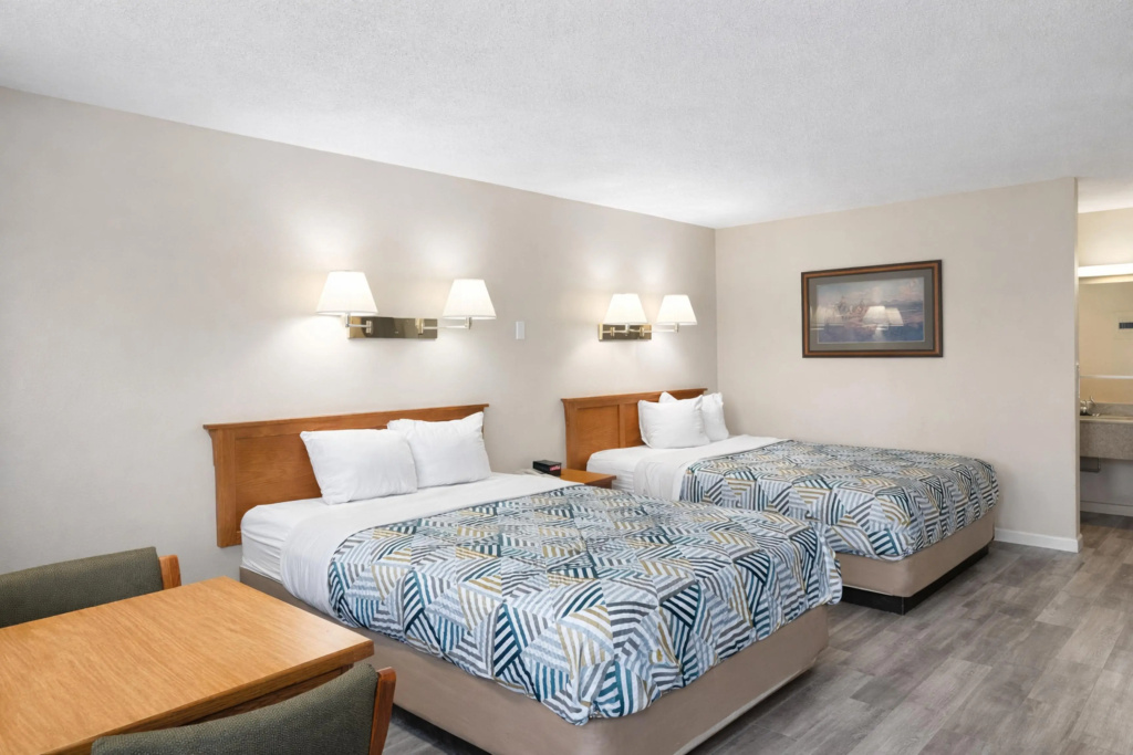 Sundowner Inn Forsyth I 94 — 3