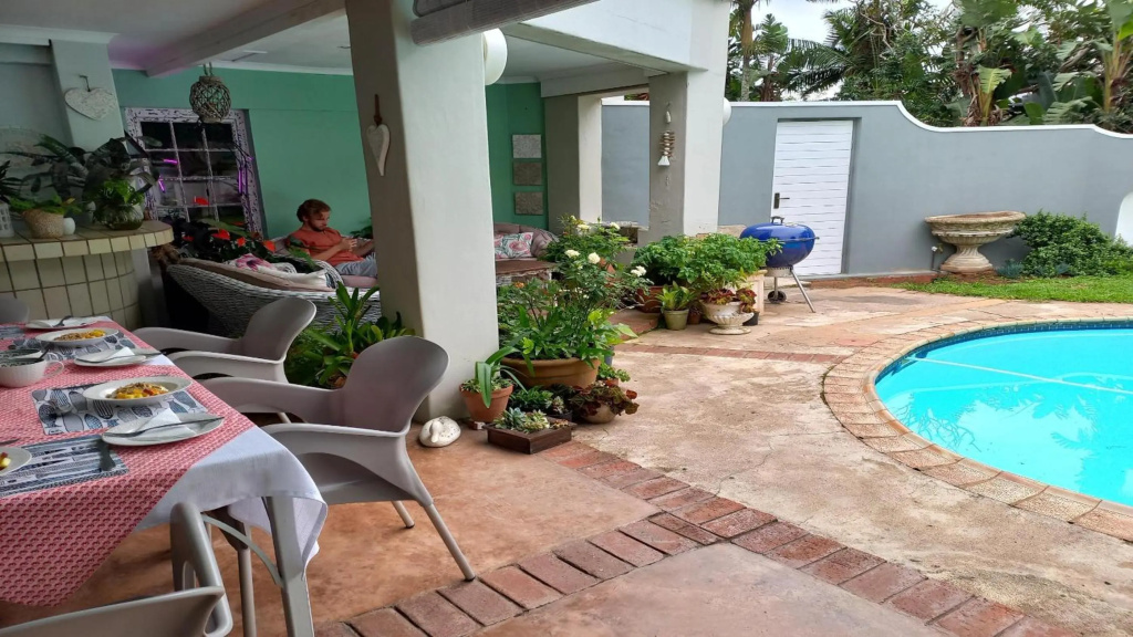 Villa Roc Guesthouse - Pet Friendly