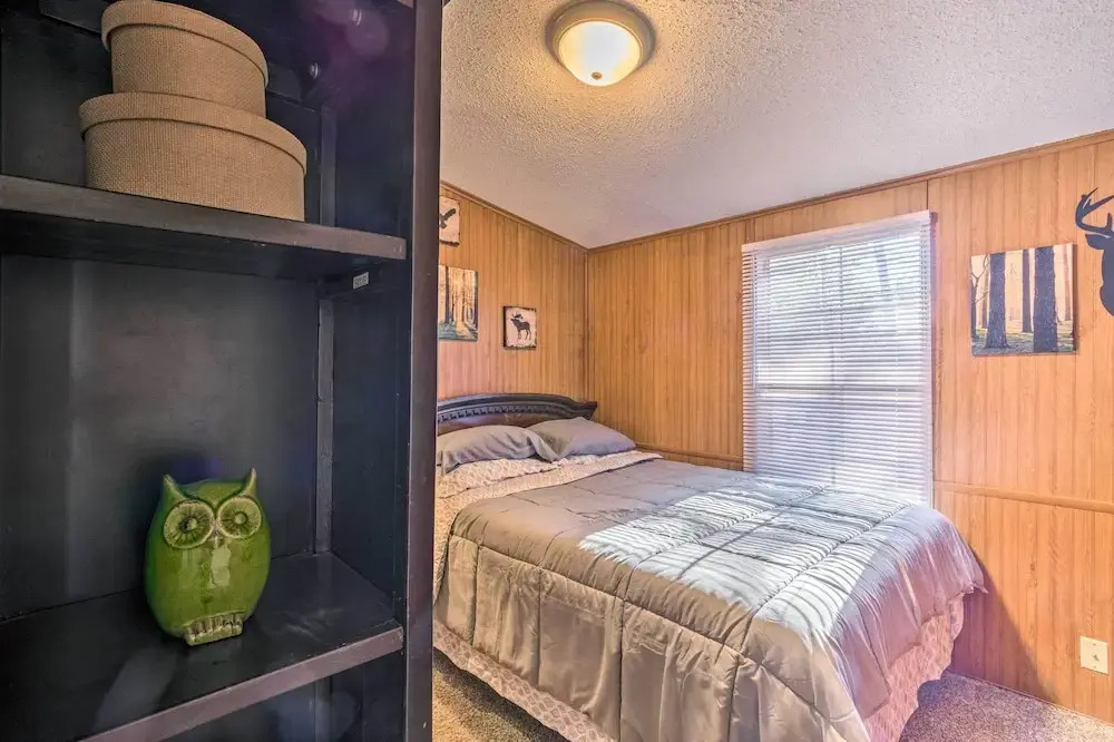 Relaxing Lincoln Forest Retreat w/ Wraparound Deck - фото 4