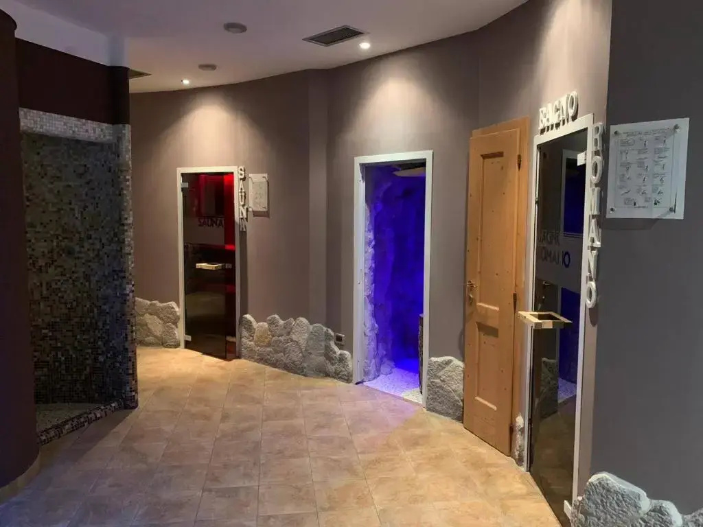 Lobby & Reception