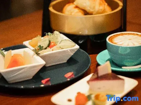 Food & Beverage