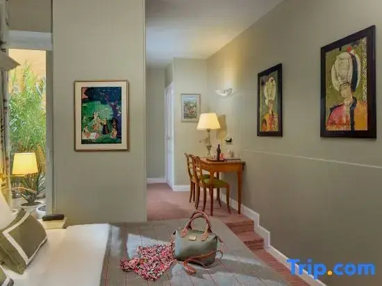 Relais Du Louvre 83