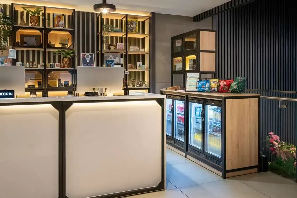 Lobby & Reception