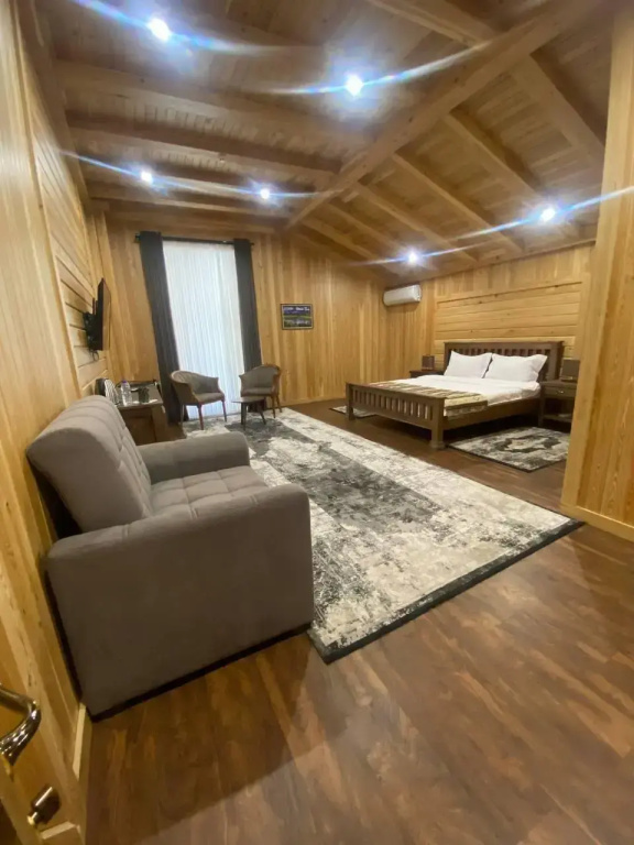 Deluxe Double room (full double bed)