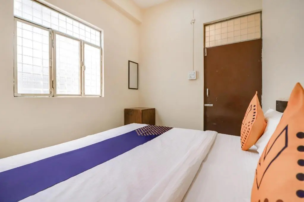 Hotel Golden by OYO Rooms