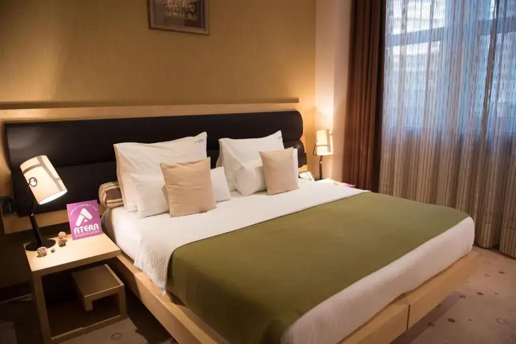 Atera Business Suites - Chambres