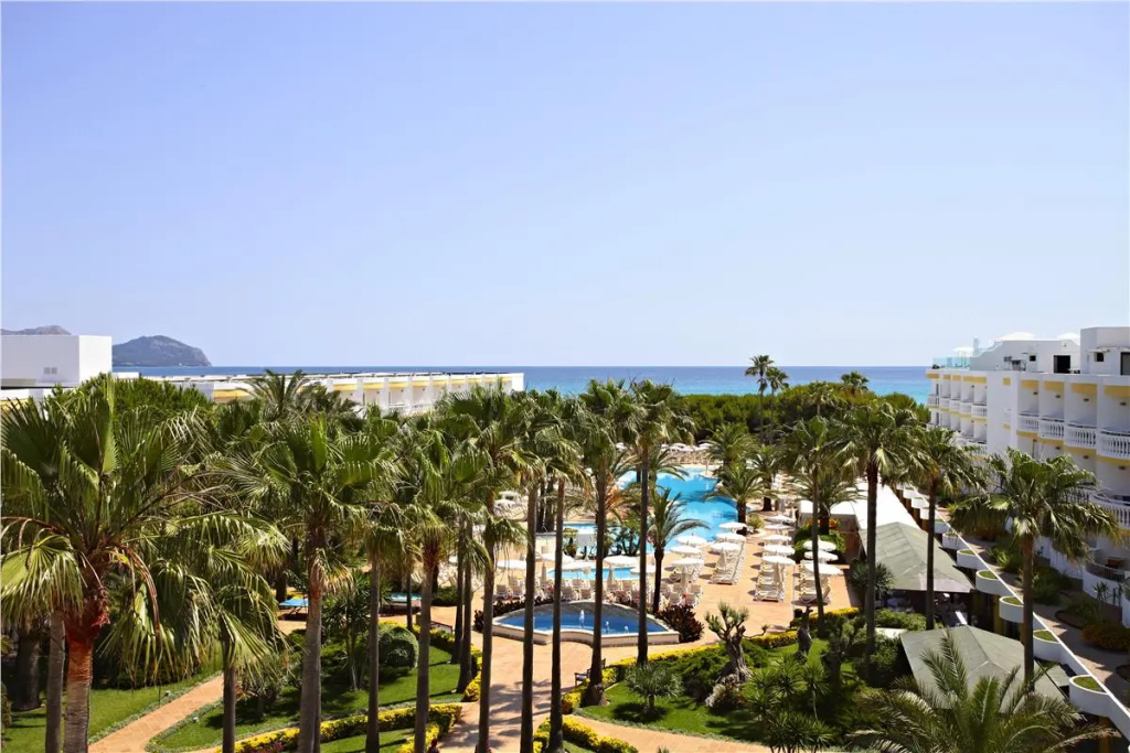 Beach & Waterfront