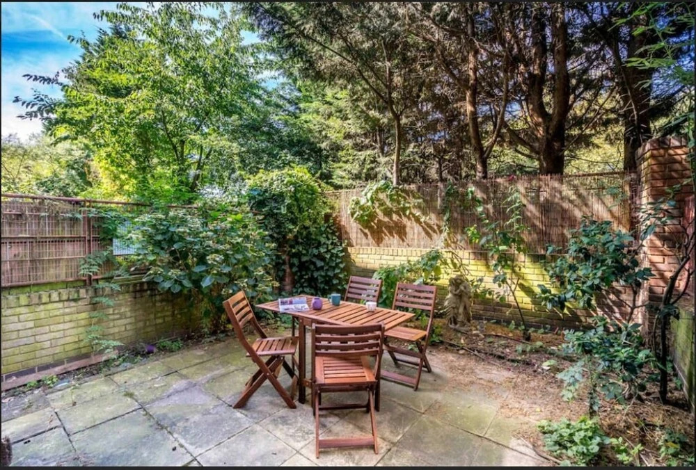 Beautiful 3BR House with a Garden