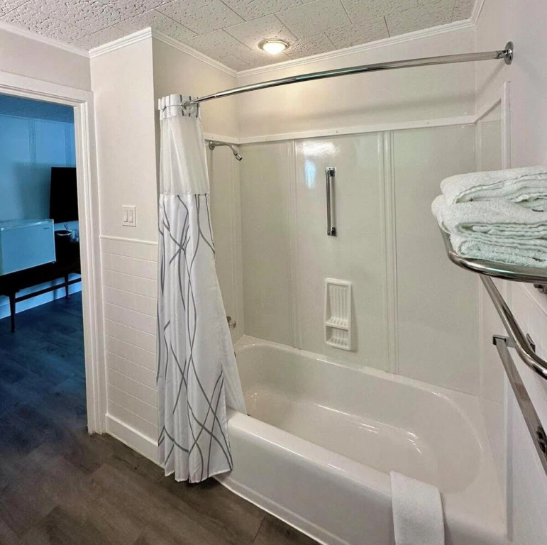 Deluxe Double room with river view (full double bed)