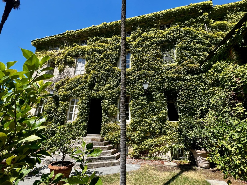 Villa Michaela, New Listing! Spacious Villa, exclusive venue with Pool, Chapel and Tennis courts