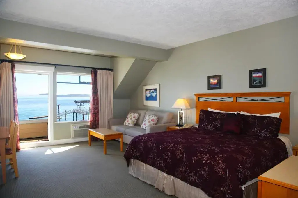 Deluxe Double Suite with sea view (full double bed)