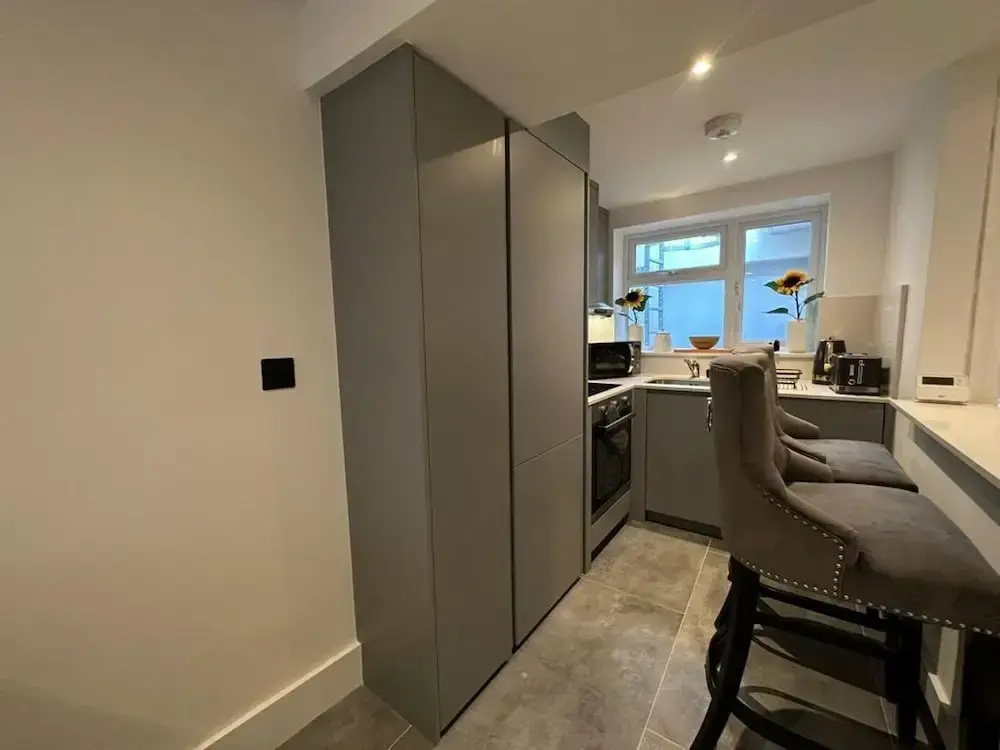 House - Sleeps 4 & Free Parking — фото