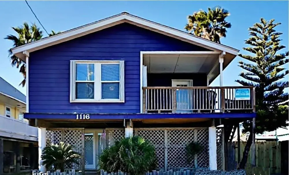 The Purple House - Four Bedroom Home
