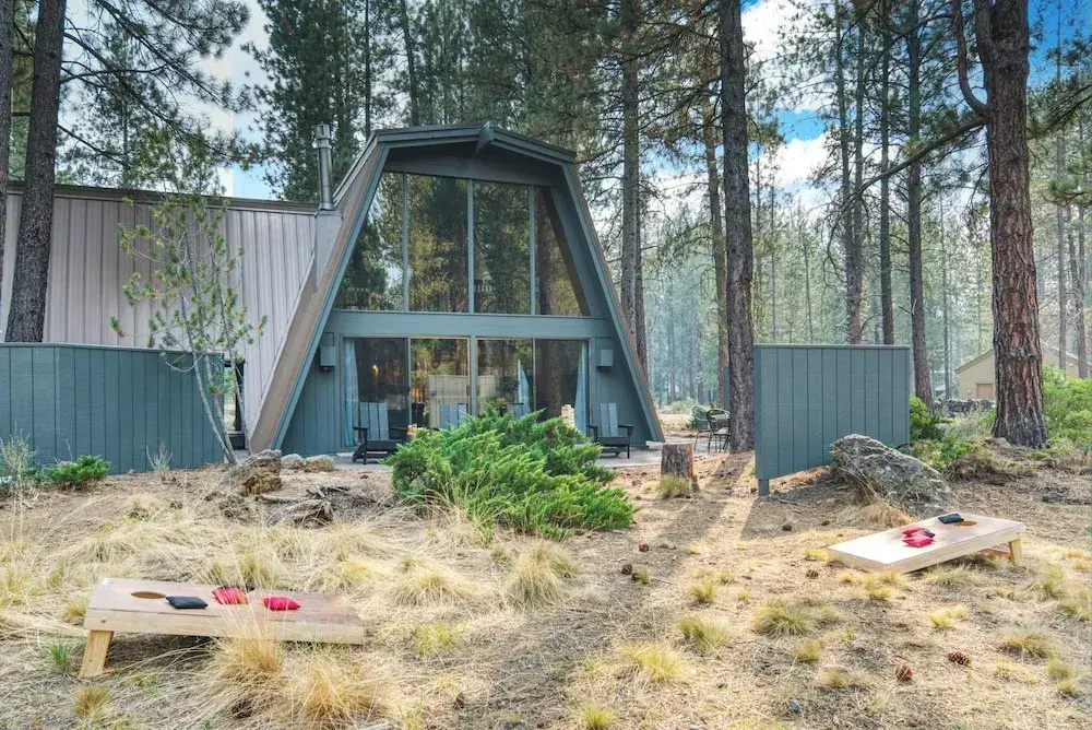 Alder by Avantstay Hot Tub + Fireplace + Foosball Loft + Patio Grill Walk to Sunriver Village + Trails + Mt. Bachelor 30 Min