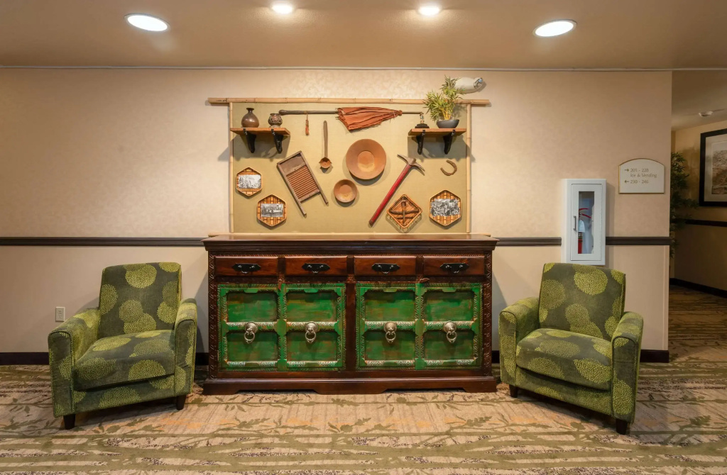 Lobby & Reception
