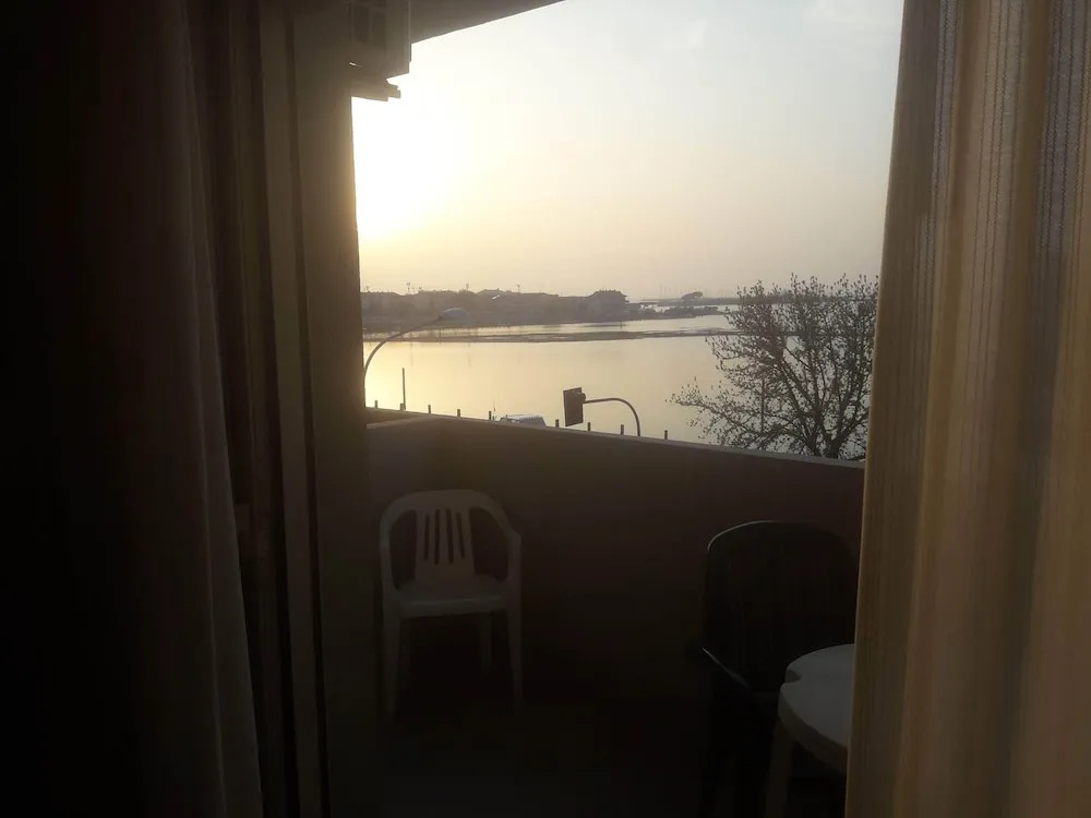 Standard Double room with bay view (full double bed)