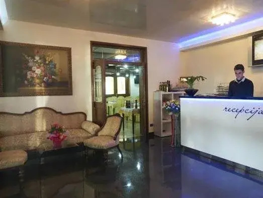 Lobby & Reception