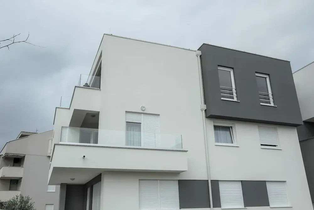 Apartments Tomana