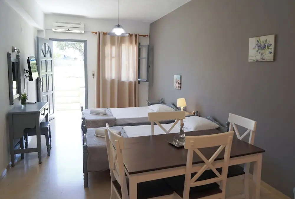Family Basement Apartment with balcony and with garden view