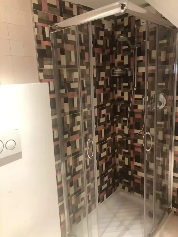 Standard Double room with city view (full double bed)