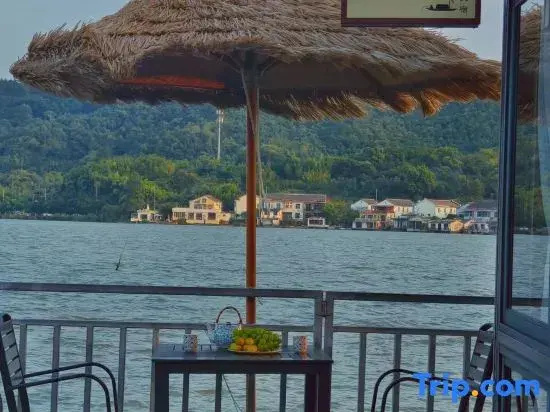 Dongqian Lake Yinwanyuhuo B&B