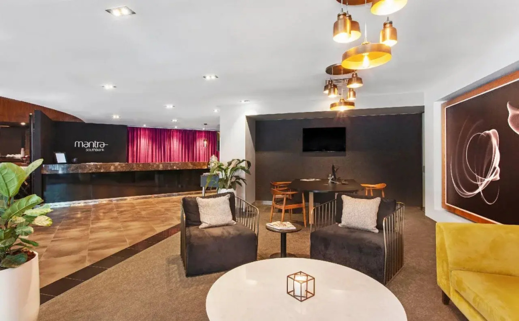 Lobby & Reception