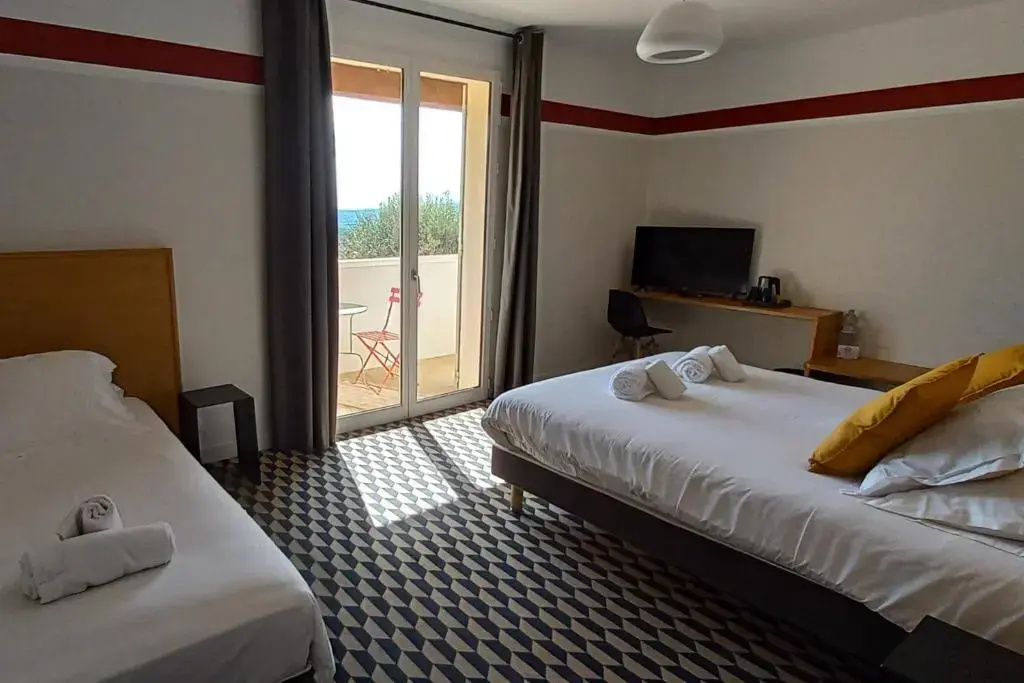Standard Triple room with balcony