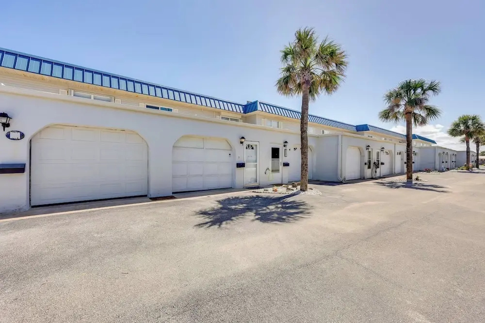 Oceanfront Ormond Beach Condo: Patio, Pool Access!