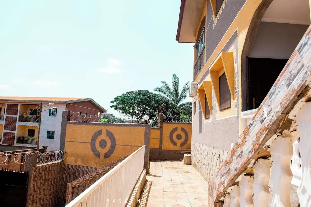 Odza, Modern Apartment, 3 Bedrooms, Private Parking