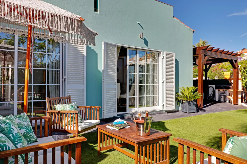 Jungle Beach House in Quarteira
