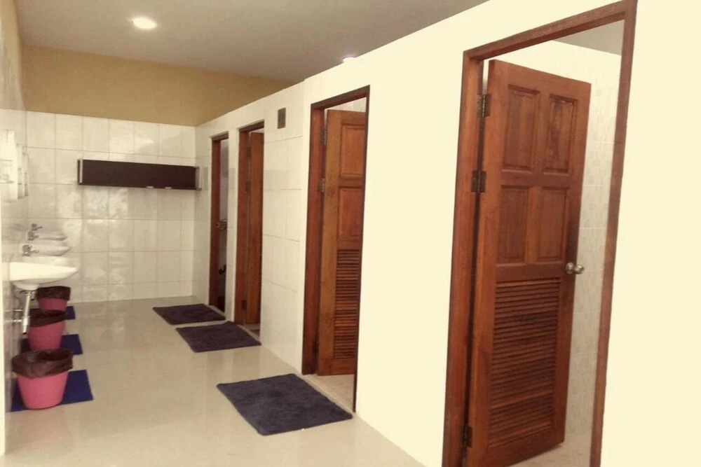 Кровать в общем номере в Samui Lakeside Hostel - Adults Only