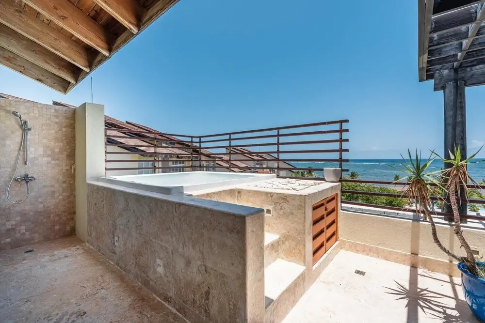 Beachfront w Jacuzzi Sotogrande at Cap Cana