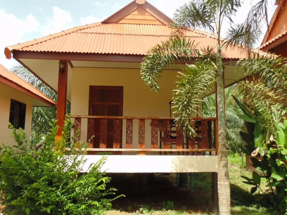 Khao Sok Nung House(นังส์เฮ้าท์ เขาสก)