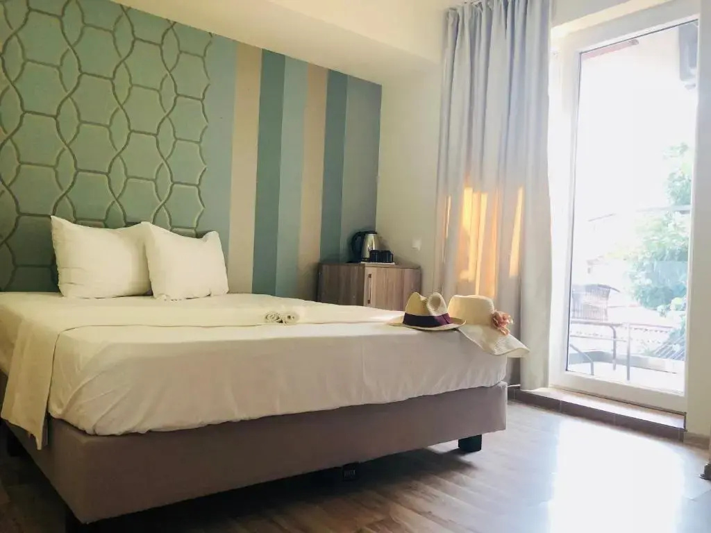 Standard Double room with balcony (full double bed)